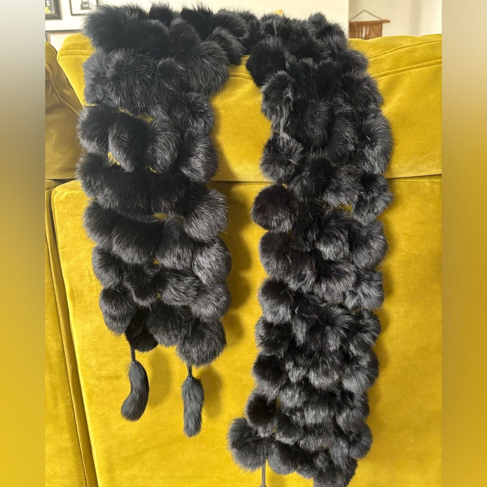 Real Rabbit Pom Pom Scarf - Black